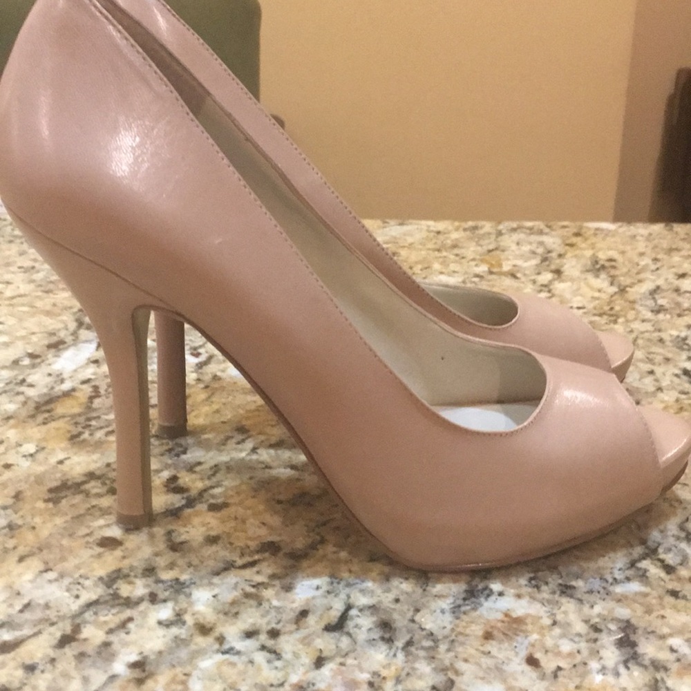 Nine West taupe peep toe